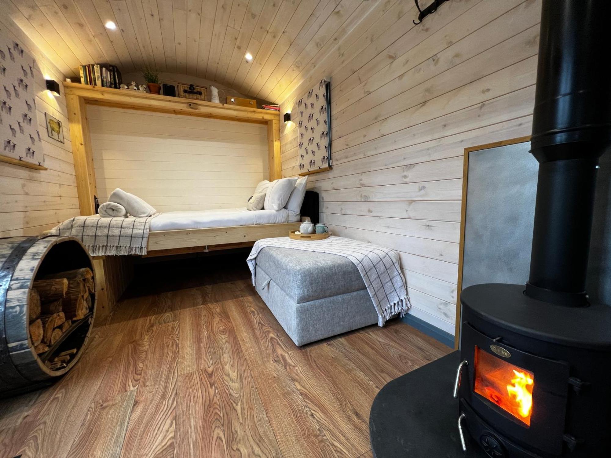 Mountain View Shepherd'S Hut For 2 Adults, 1 Dog Villa Llangoed Eksteriør billede