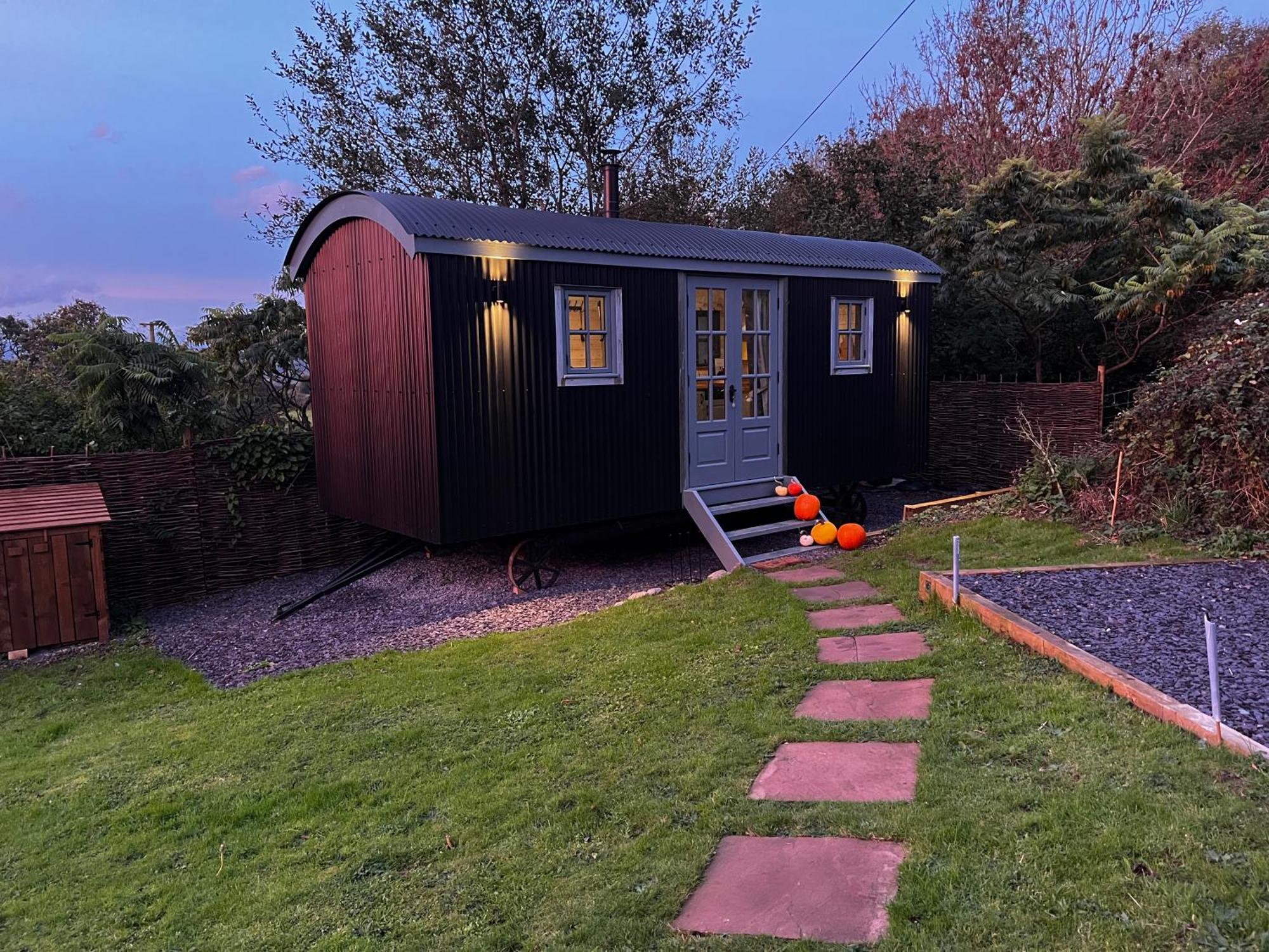 Mountain View Shepherd'S Hut For 2 Adults, 1 Dog Villa Llangoed Eksteriør billede